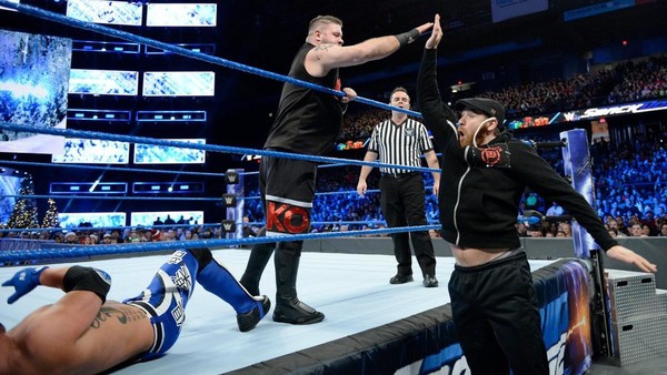 Wrestling 2 the MAX: WWE Smackdown Live Review 12.26.17: Title Hunts ...